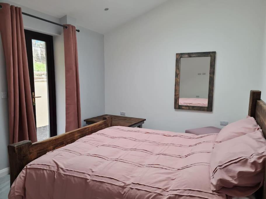 Apartamento The Old Mountain Stables Caerllwyn Ganol Farm Newport  Habitación foto